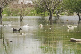 Zaplavené starobylé město Hasankeyf podél řeky Tigris