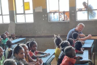 Člověk se učí celý život, aneb Tatra kolem světa 2 poznává africké školy