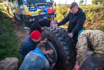 Tatra kolem světa 2: “I přes to, že jsme museli evakuovat posádku, jsme dosáhli 5 000 metrů nad mořem!”