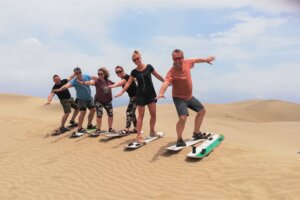 Sandboarding v Huacachina